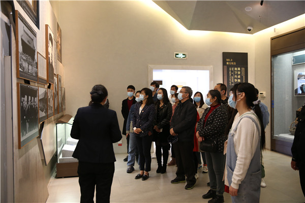 内蒙古展览馆开展“弘扬革命精神 传承红色基因”主题党日活动